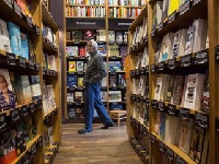 http://m.cptoday.cn/从流量空间变成可盈利的文化消费场所，书店该怎么做？