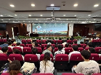 http://m.cptoday.cn/文学的“拔河”——网络作家烽火戏诸侯走进浙财大畅谈网络文学的坚守和突围